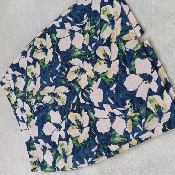 J. Crew Dresses & Skirts - J. Crew "The Pencil Skirt" Cream and Blue Floral Textured Pencil Skirt